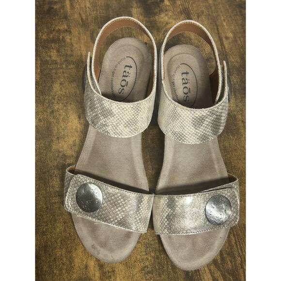 Taos Women's Carousel Silver Leather 2 Strap Wedge Sandal Size 39 US 8/8.5 - Picture 12 of 12